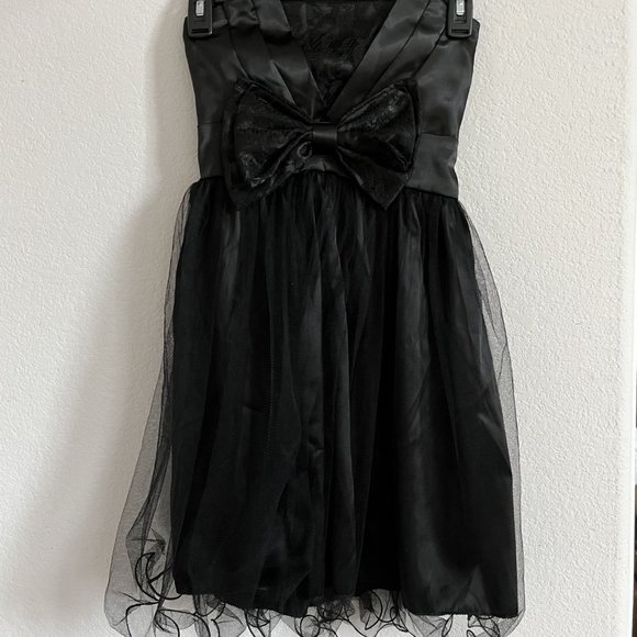 Elegant Minidresses Bundle - Picture 2 of 11